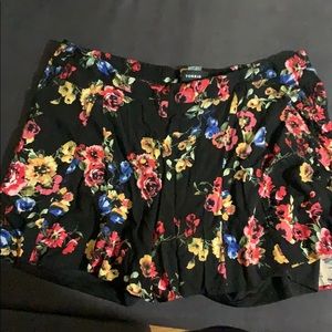 Flowy floral shorts